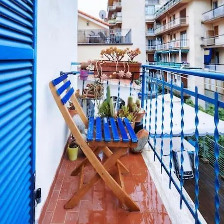 Appartamento 8 Minuti Dal Mare - 6 Dal Centro - Lovely *