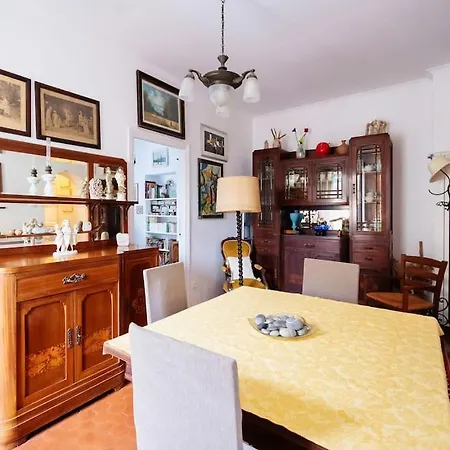 Appartamento 8 Minuti Dal Mare - 6 Dal Centro - Lovely *